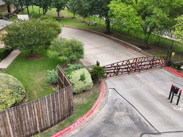 2210 Onion Creek PKWY 604, Austin TX 78747