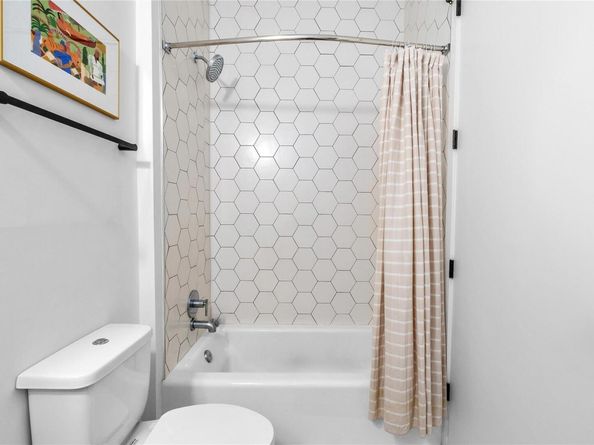 800 Embassy DR 421, Austin TX 78702