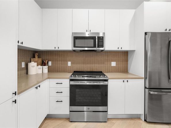 800 Embassy DR 421, Austin TX 78702