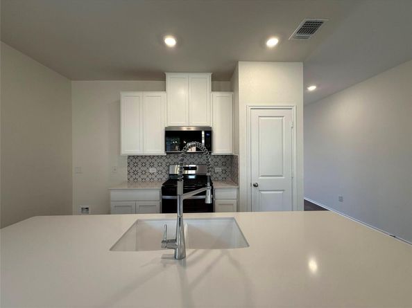 1512 Garlock DR, Leander TX 78641