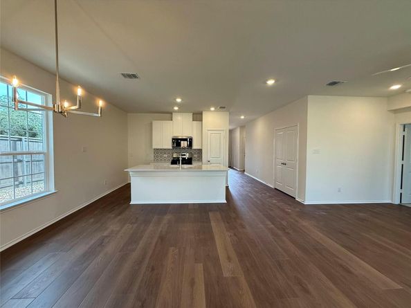 1512 Garlock DR, Leander TX 78641