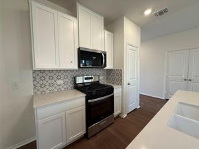 1512 Garlock DR, Leander TX 78641