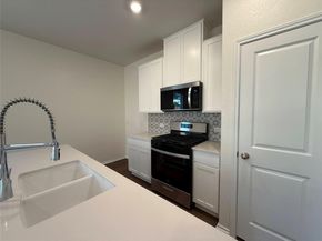1512 Garlock DR, Leander TX 78641