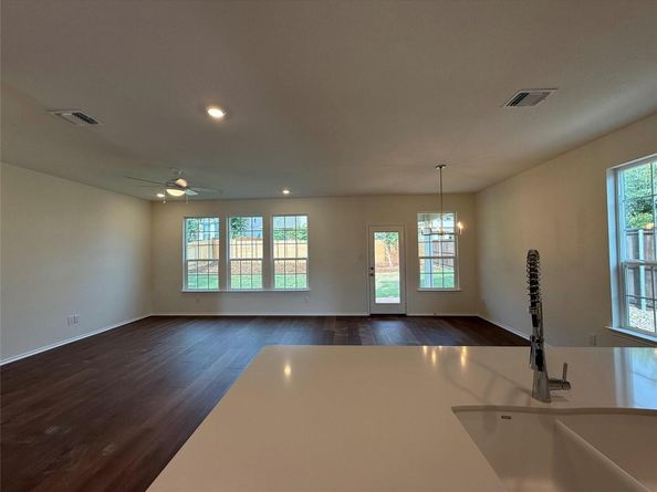 1512 Garlock DR, Leander TX 78641