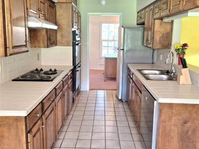 9011 Dorella LN, Austin TX 78736