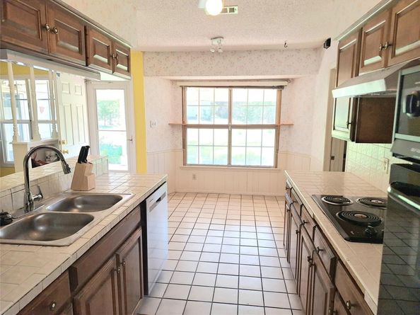 9011 Dorella LN, Austin TX 78736