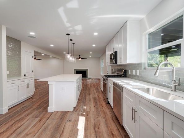 2704 Loyola LN, Austin TX 78723