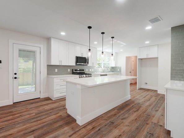 2704 Loyola LN, Austin TX 78723