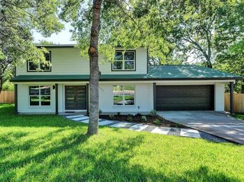 2704 Loyola LN