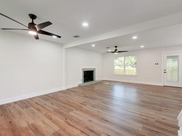 2704 Loyola LN, Austin TX 78723