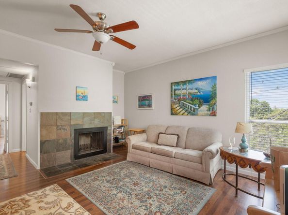 1509 W 39th 1/2 ST 208, Austin TX 78756