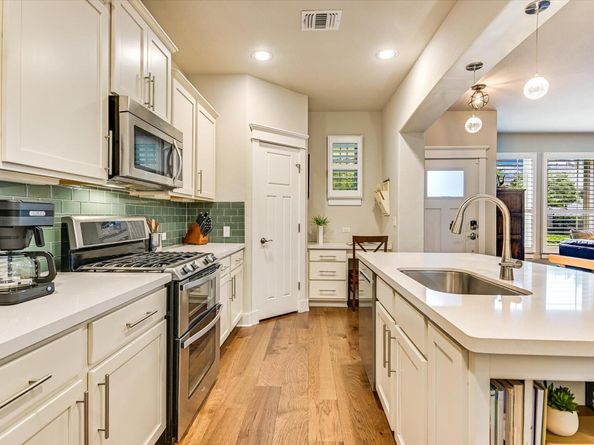 10900 Rock Island DR 49, Austin TX 78717