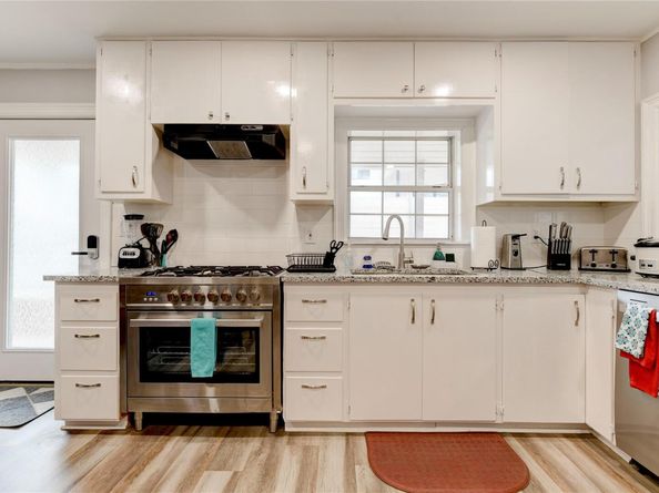 1303 Newfield LN, Austin TX 78703