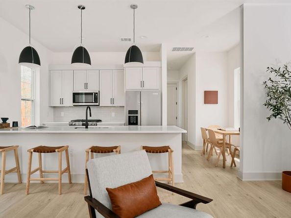 2209 woodland Ave 401, Austin TX 78741