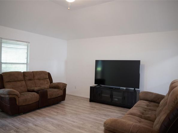 9305 Pioneer Forest DR, Austin TX 78744