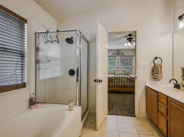7404 Little Oak CIR, Lago Vista TX 78645