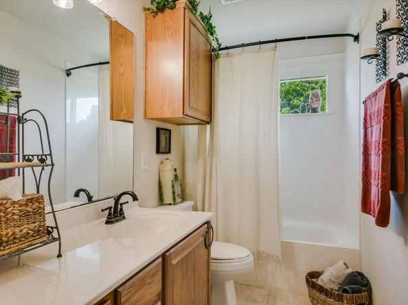 7404 Little Oak CIR, Lago Vista TX 78645