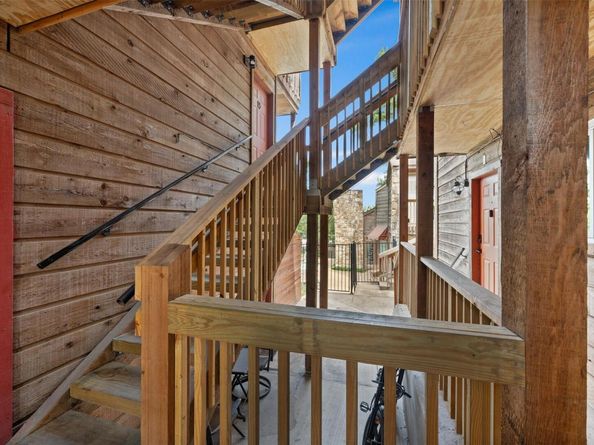 6903 Deatonhill DR 15, Austin TX 78745