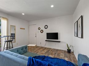 6903 Deatonhill DR 15, Austin TX 78745