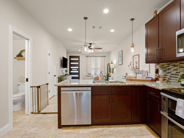 581 Demarett DR, Point Venture TX 78645