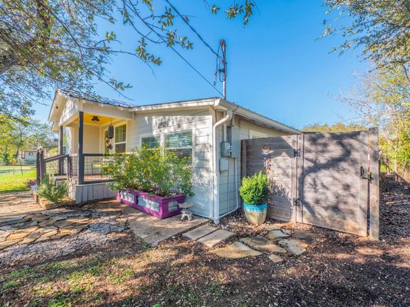 11012 3rd ST, Jonestown TX 78645