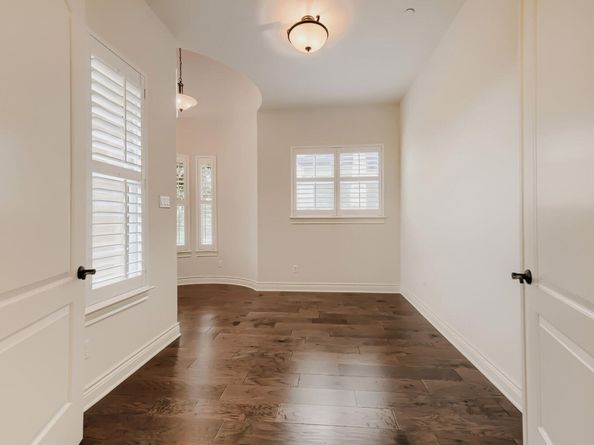 105 Lucia CIR 1, Lakeway TX 78734