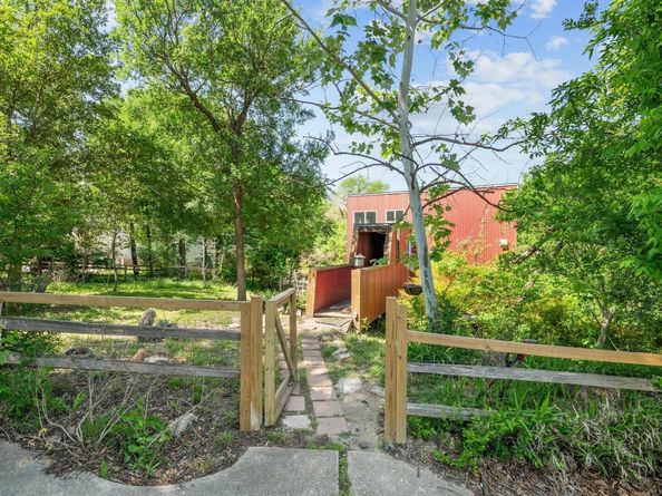 20 N Peak RD, West Lake Hills TX 78746