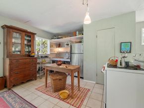 20 N Peak RD, West Lake Hills TX 78746