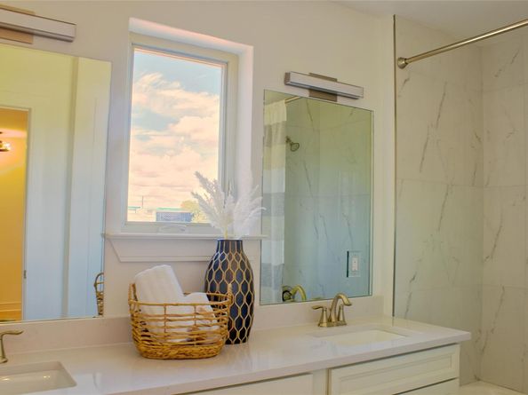 301, 302 & 304 Tesla CIR, Austin TX 78681