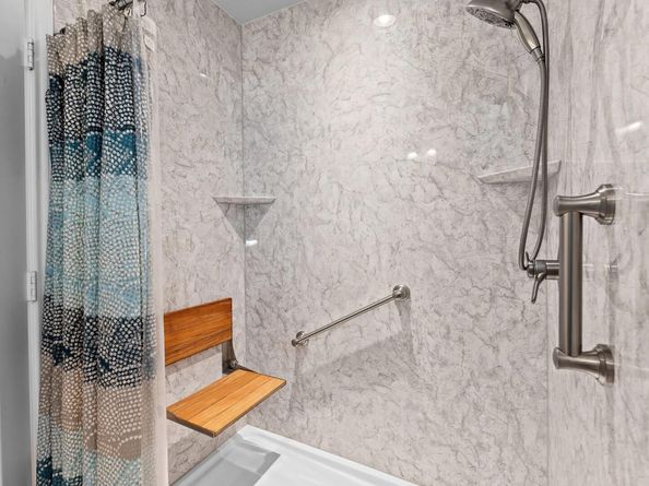 204 Kickapoo Creek LN, Georgetown TX 78633