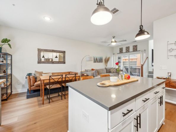 2827 Manor RD 3104, Austin TX 78722