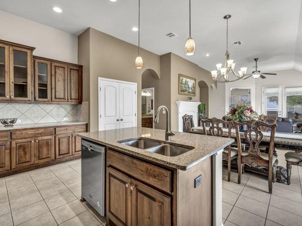 3821 Tordera DR, Austin TX 78738
