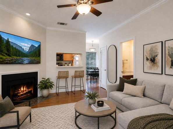 715 W 22nd 1/2 ST 208, Austin TX 78705