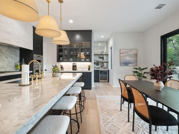2212 Trailside DR, Austin TX 78704