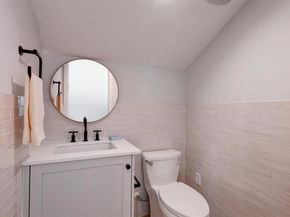2212 Trailside DR, Austin TX 78704