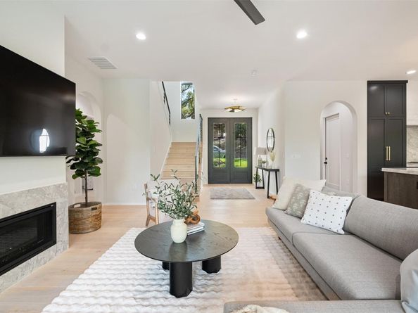 2212 Trailside DR, Austin TX 78704