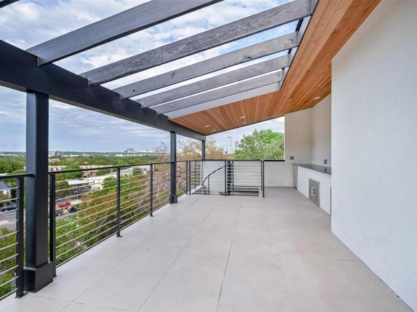 2212 Trailside DR, Austin TX 78704