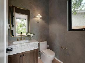 2212 Trailside DR, Austin TX 78704
