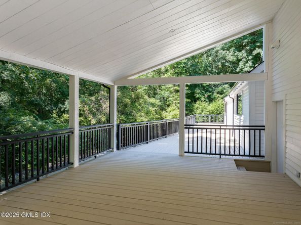 10 Tomahawk Lane, Greenwich CT 06830