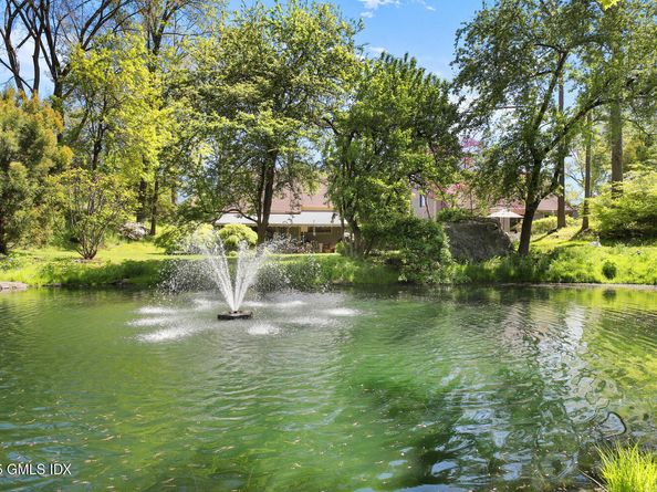 608 W Lyon Farm Drive 608, Greenwich CT 06831