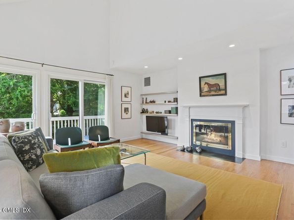 608 W Lyon Farm Drive 608, Greenwich CT 06831