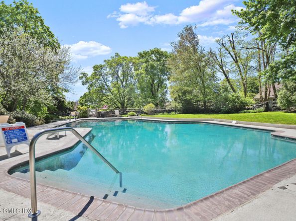 608 W Lyon Farm Drive 608, Greenwich CT 06831