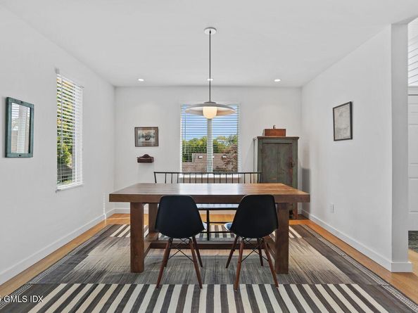 608 W Lyon Farm Drive 608, Greenwich CT 06831