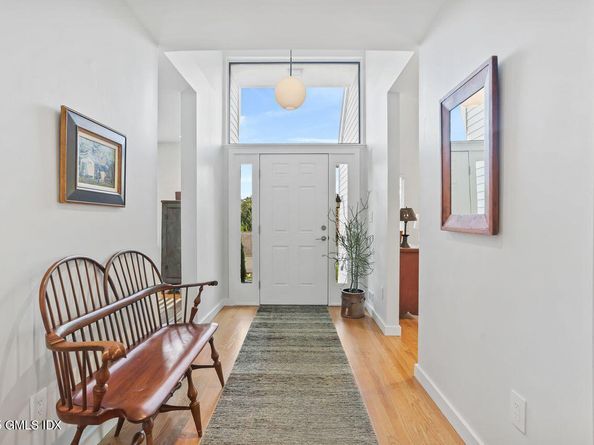 608 W Lyon Farm Drive 608, Greenwich CT 06831