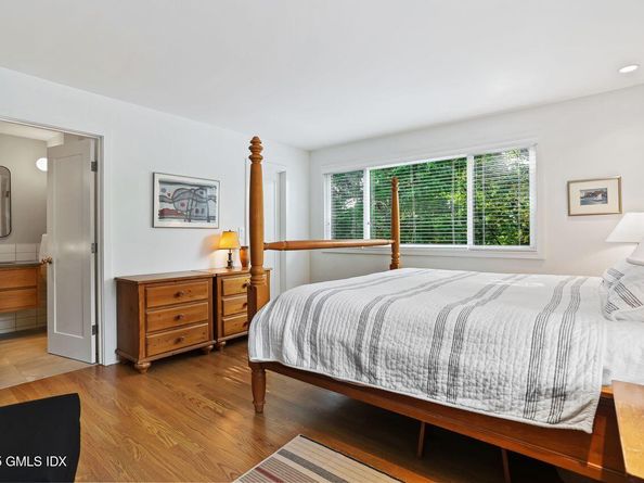 608 W Lyon Farm Drive 608, Greenwich CT 06831