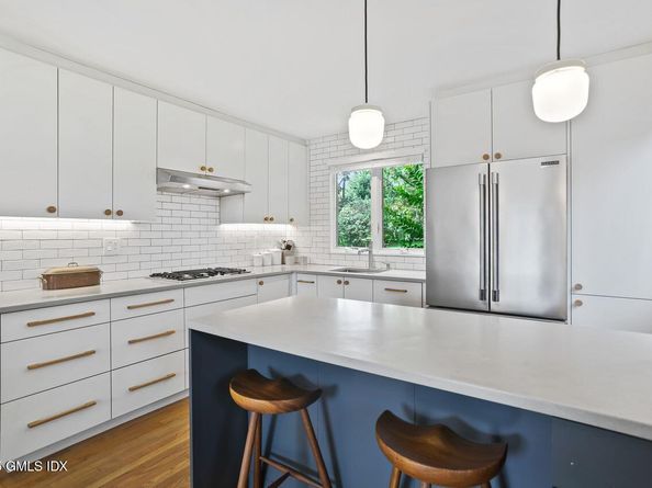 608 W Lyon Farm Drive 608, Greenwich CT 06831