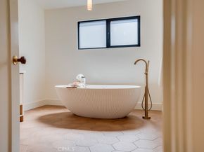 11911 Hartsook, Valley Village CA 91607