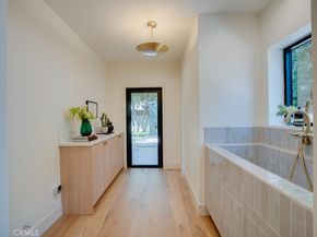 11911 Hartsook, Valley Village CA 91607