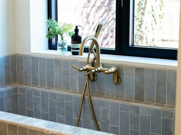 11911 Hartsook, Valley Village CA 91607