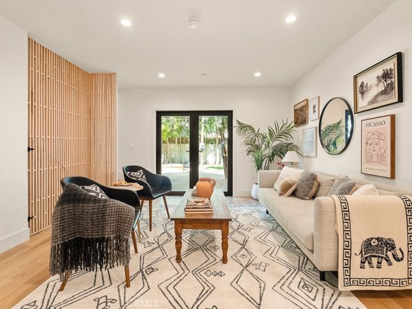 11911 Hartsook, Valley Village CA 91607